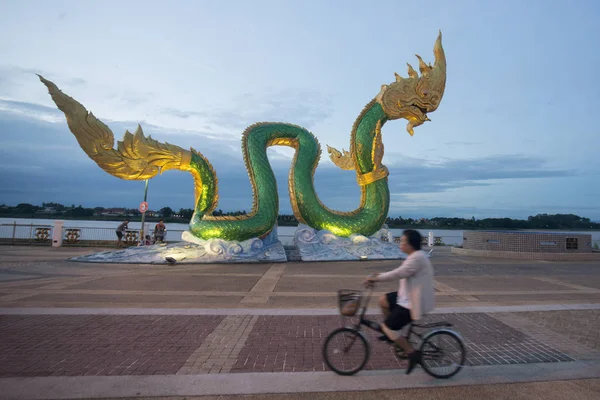 bir Phayanak veya Tayland Mekong Nehri Naga heykeli