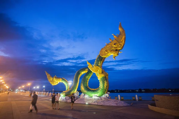 bir Phayanak veya Tayland Mekong Nehri Naga heykeli