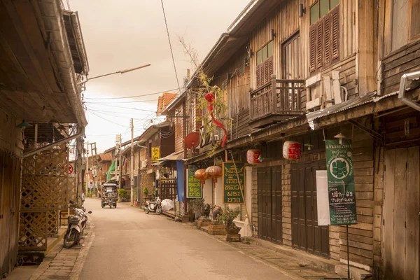 Casas de madera en la ciudad de Chiang Khan en Tailandia — Foto de Stock