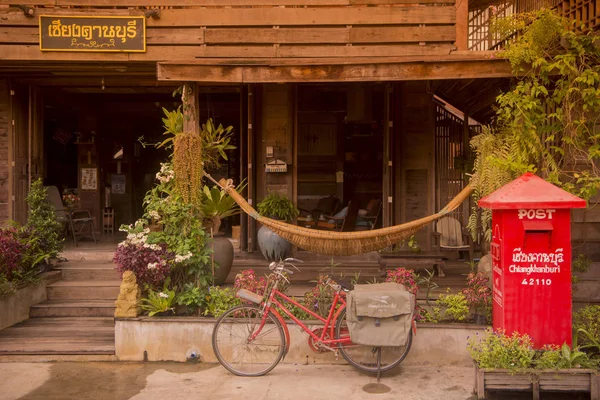 Casa de madeira na cidade de Chiang Khan na Tailândia — Fotografia de Stock