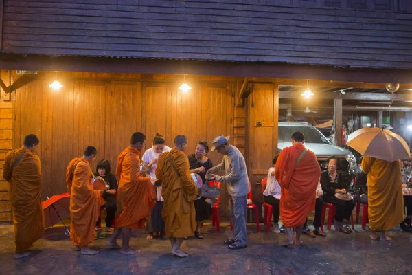 rahipler de eski şehir Chiang Khan sabah