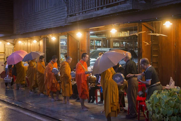 Monks in the morning in the old town of Chiang Khan — стоковое фото