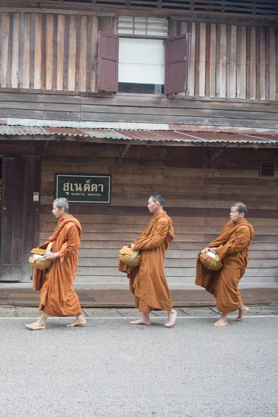 Monks in the morning in the old town of Chiang Khan — стоковое фото