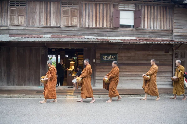 rahipler de eski şehir Chiang Khan sabah