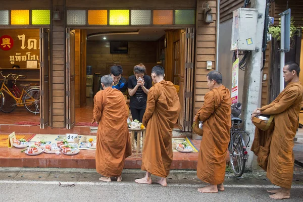 rahipler de eski şehir Chiang Khan sabah