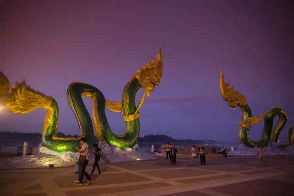 Patung Phayanak atau Naga di Sungai Mekong di Thailand — Stok Foto