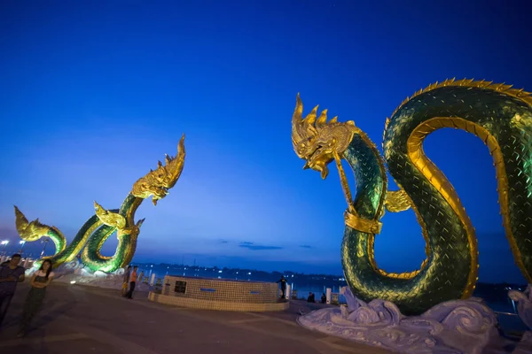 Patung Phayanak atau Naga di Sungai Mekong di Thailand — Stok Foto