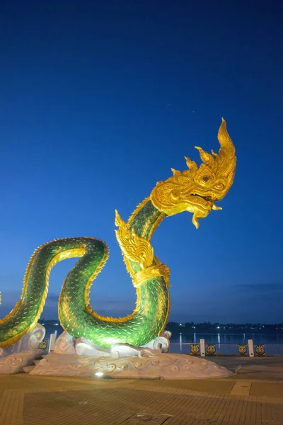 Patung Phayanak atau Naga di Sungai Mekong di Thailand — Stok Foto