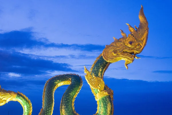 bir Phayanak veya Tayland Mekong Nehri Naga heykeli