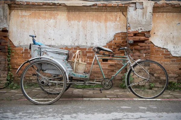 Ένα παλιό ποδήλατο από της πόλη της Chiang Χαν στην Ταϊλάνδη — Φωτογραφία Αρχείου