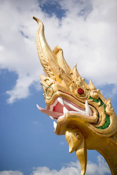 A Phayanak vagy a Naga szobor a Mekong folyó Thaiföldön — Stock Fotó