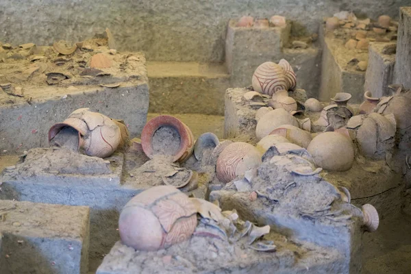 Burial sites at the ban Chiang national museum in Thailand — Stock Photo, Image