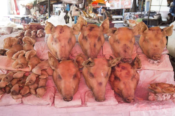 Schweinekopf-Fleisch auf dem Markt — Stockfoto