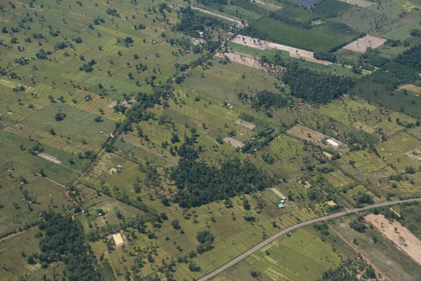 As terras agrícolas e paisagem perto da cidade de Khon Kaen, na Tailândia — Fotografia de Stock