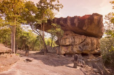 Tarih öncesi mağara ve Stone Park Tayland
