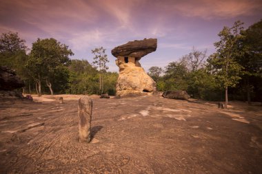 Tarih öncesi mağara ve Stone Park Tayland