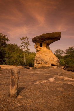Tarih öncesi mağara ve Stone Park Tayland
