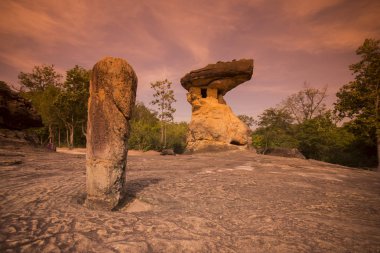 Tarih öncesi mağara ve Stone Park Tayland