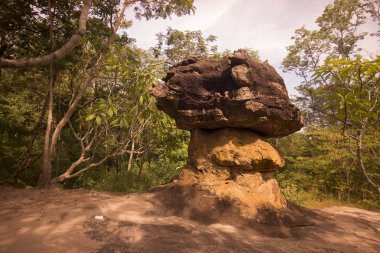 Tarih öncesi mağara ve Stone Park Tayland
