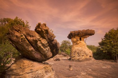 Tarih öncesi mağara ve Stone Park Tayland