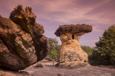 Tarih öncesi mağara ve Stone Park Tayland