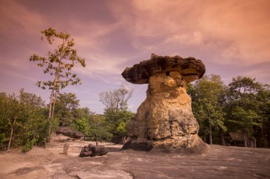 Tarih öncesi mağara ve Stone Park Tayland