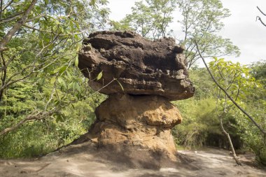 Tarih öncesi mağara ve Stone Park Tayland