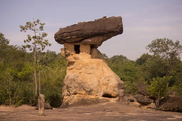 Tarih öncesi mağara ve Stone Park Tayland — Stok fotoğraf