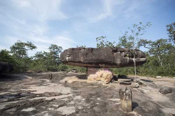 Prehistorické jeskyně a Stone Park v Thajsku — Stock fotografie