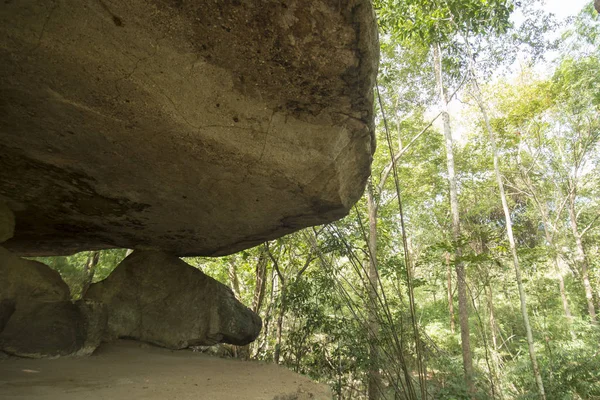 The prehistoric Cave and Stone Park in Thailand — Stock Photo, Image