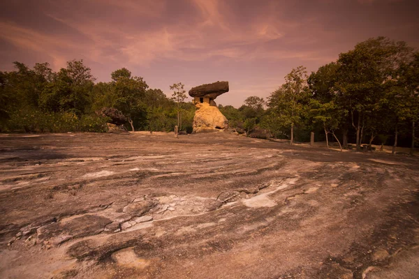 Tarih öncesi mağara ve Stone Park Tayland