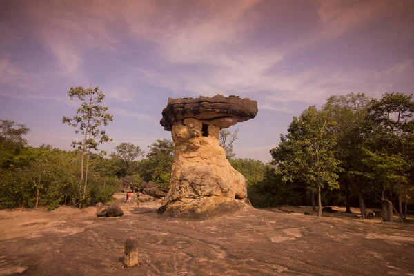 La grotte préhistorique et Stone Park en Thaïlande — Photo