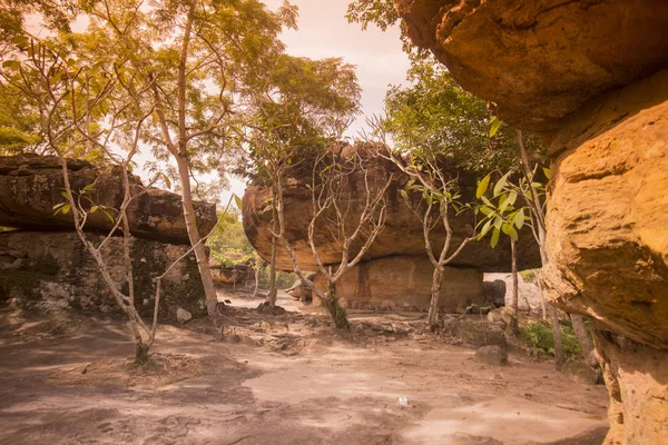 A caverna pré-histórica e o parque de pedra na Tailândia — Fotografia de Stock