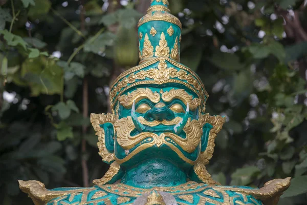 寺で神秘的な悪魔ガーディアンの頭 — ストック写真