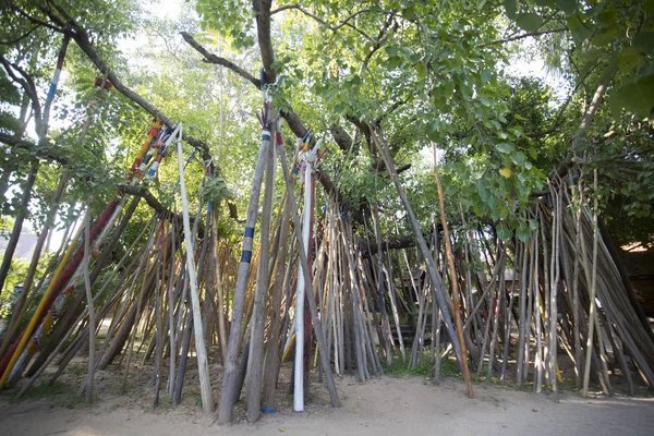 Espíritu con palos de madera en el parque en Tailandia — Foto de Stock