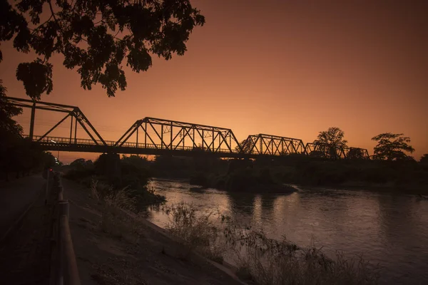 Le pont ferroviaire sur la rivière Wang en Thaïlande — Photo