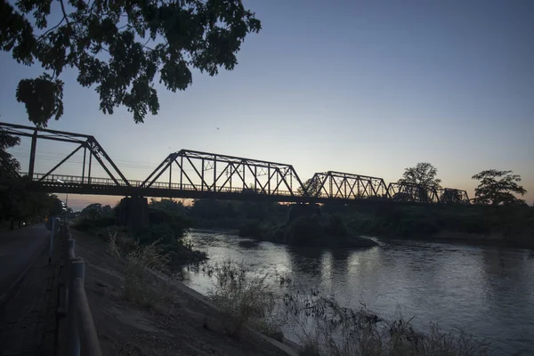 The railway bridge at the Wang river in Thailand — Stock Photo, Image