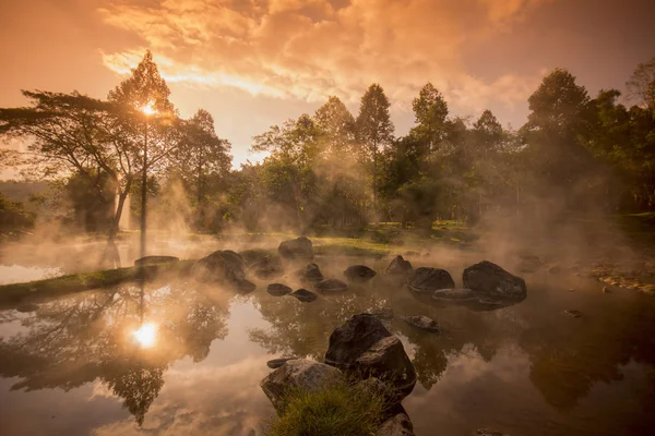 태국에서 채 아들의 국립공원에서 온천 — 스톡 사진