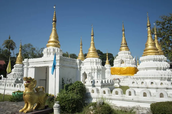 O Wat chedi sao lang perto da cidade de Lampang, na Tailândia — Fotografia de Stock