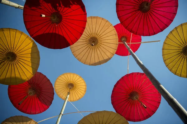 Sombrillas asiáticas en Tailandia — Foto de Stock