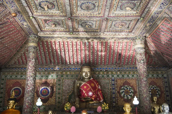 Wat Phrakaewdontao храм в Таїланді — стокове фото