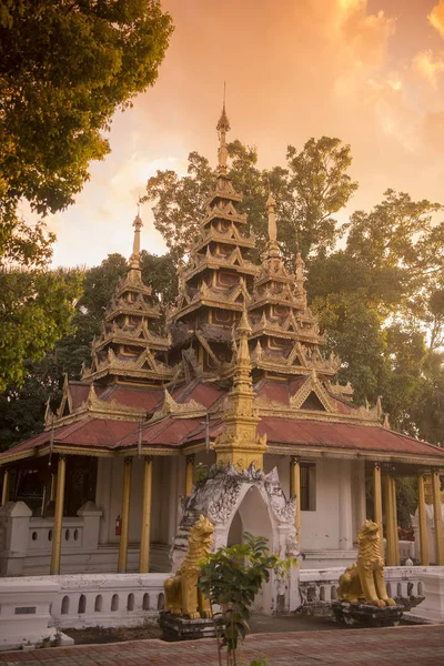El Templo Wat Sri Chum en Tailandia — Foto de Stock