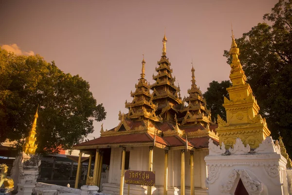 O Templo Wat Sri Chum na Tailândia — Fotografia de Stock