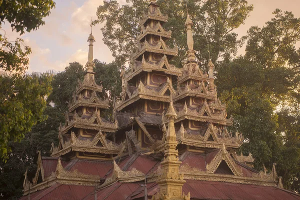 Der wat sri chum tempel in thailand — Stockfoto