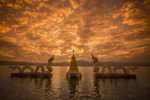 Den Phayanak eller Naga staty i Thailand — Stockfoto