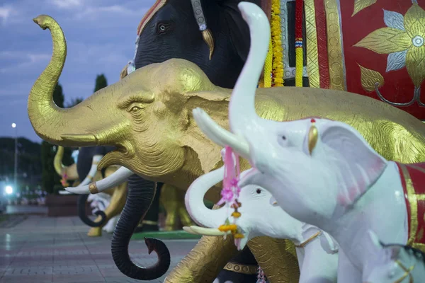 De Ngam Muang Monument op het meer van Kwan Phayao in Thailand — Stockfoto