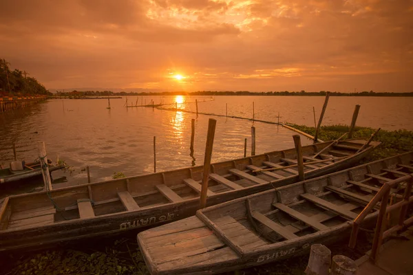 Botes en el lago de Kwan Phayao en Tailandia — Foto de Stock