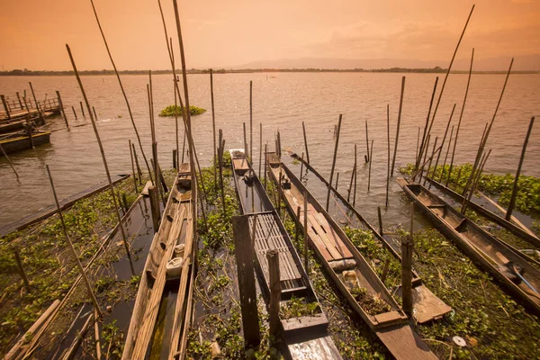 Botes en el lago de Kwan Phayao en Tailandia — Foto de Stock