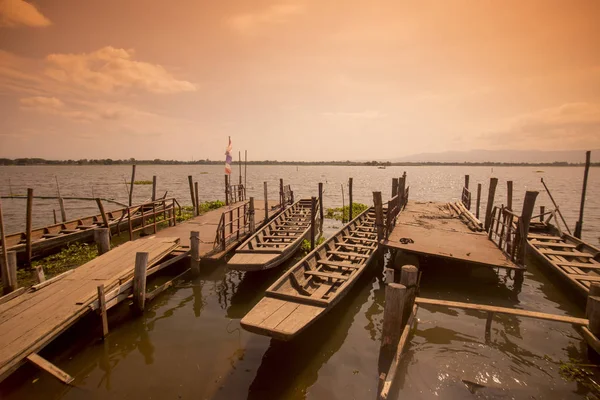 Woodboats no lago de Kwan Phayao na Tailândia — Fotografia de Stock