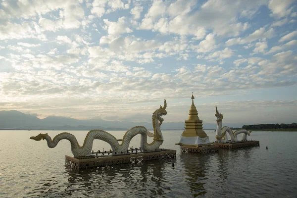 La estatua de Phayanak o Naga en Tailandia — Foto de Stock